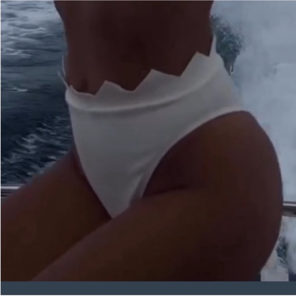 Vix White Scalloped Triangle Bikini Set - Picture 4 of 7